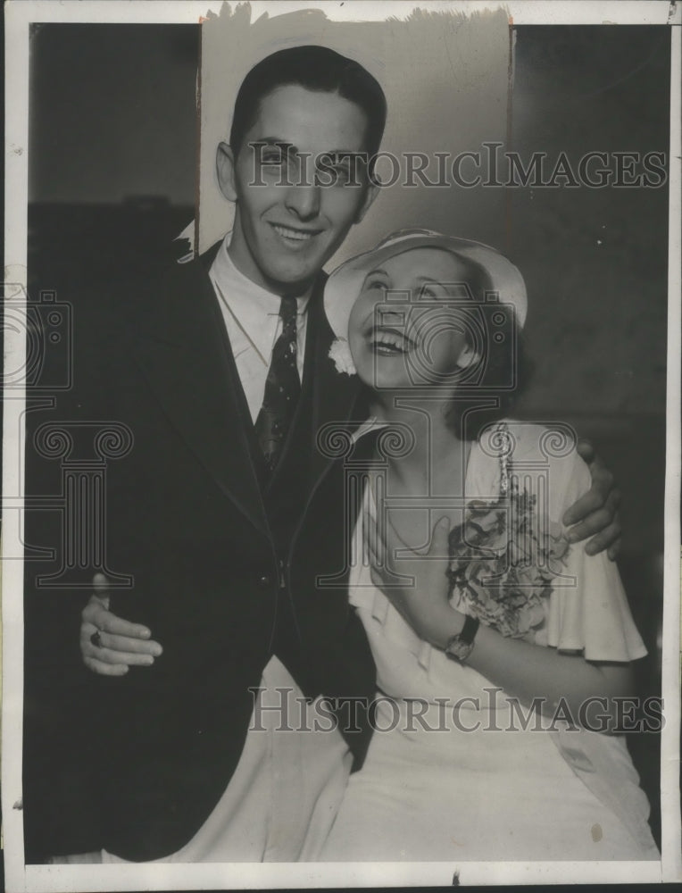 Load image into Gallery viewer, 1934 Press Photo Lucille Mary Tumes &amp; Arthur Young to wed - neo08046
