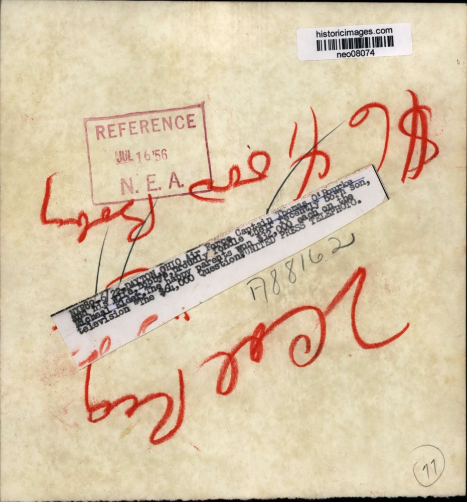 1956 Press Photo Air Force Captain Thomas O'Rourke w/ Family ater $64,000 Win