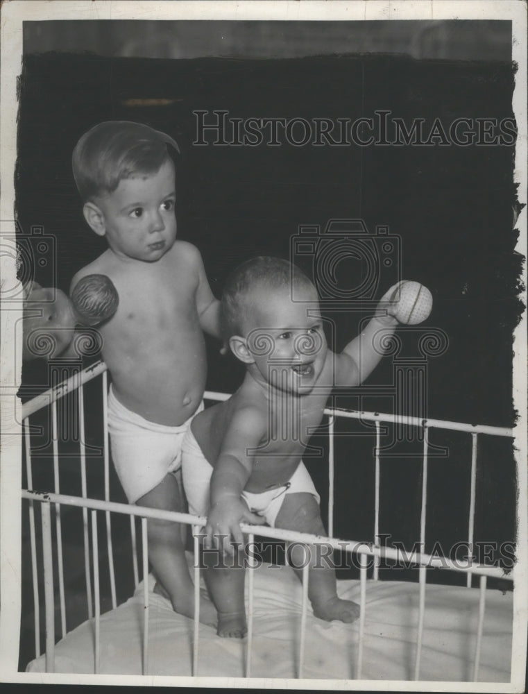1935 Press Photo two babies at St. Ann's Foundation Orphanage in Cleveland