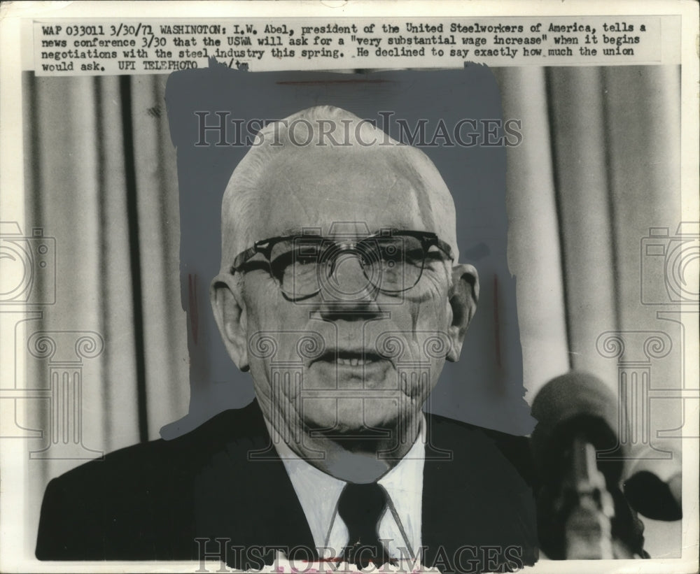 1971 Press Photo IW Abel of United Steelworkers of America in Press Conference