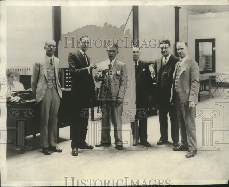 Load image into Gallery viewer, 1930 Press Photo Edward Dougherty Wins Canadian Army/Navy Sweepstakes
