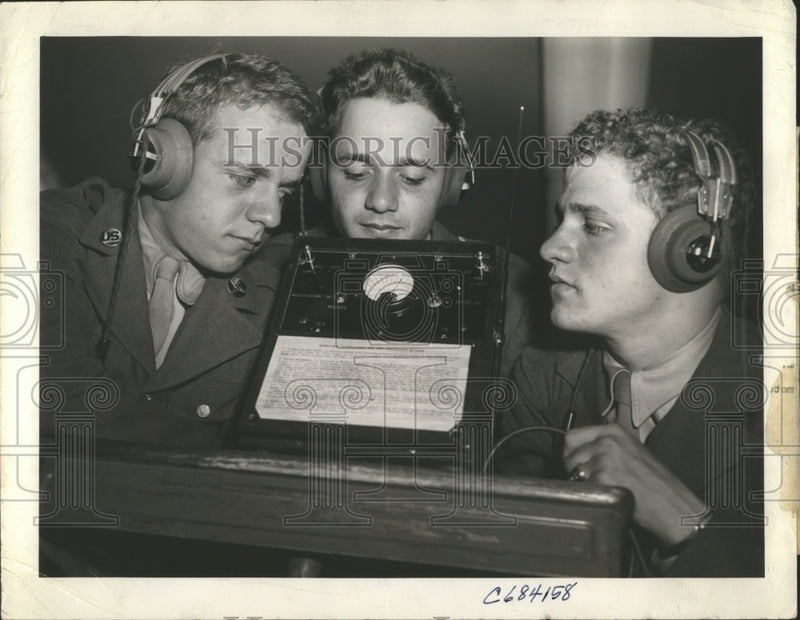 Load image into Gallery viewer, 1943 Press Photo Triplets Charles, William, &amp; George Maxwell Radio Operators
