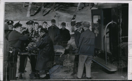 1955 Press Photo Deer fell into icy Onota Lake and recuperated with Police