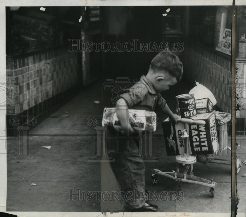 Load image into Gallery viewer, 1934 Press Photo San Francisco, California Boy Hauls Groceries in Kiddiecar
