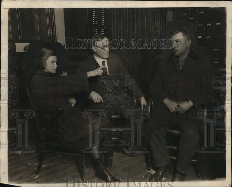 Load image into Gallery viewer, 1922 Press Photo Daughter of Kate Mitchell Trostell, Eleanor &amp; Albert Foster
