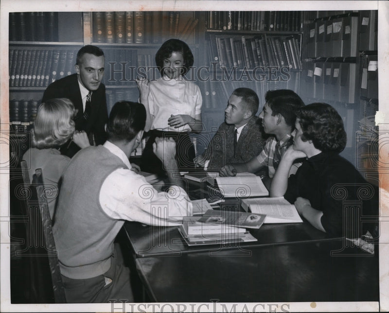 Load image into Gallery viewer, 1955 Press Photo Senior Seminar - neo08394
