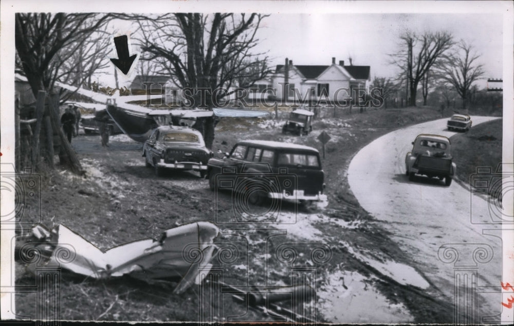 1956 Press Photo Richard Thoni Makes Forced Plane Landing in Nashville, TN