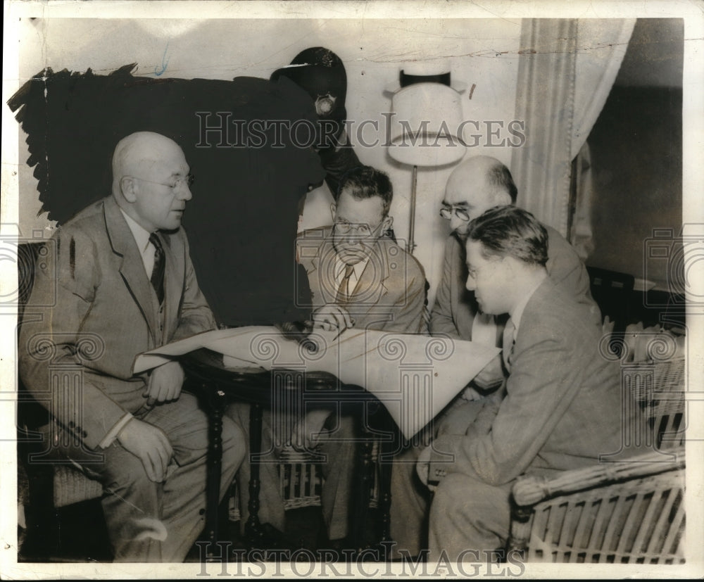 1937 Press Photo State official plan strategy to prevent bloodshed from Rioters
