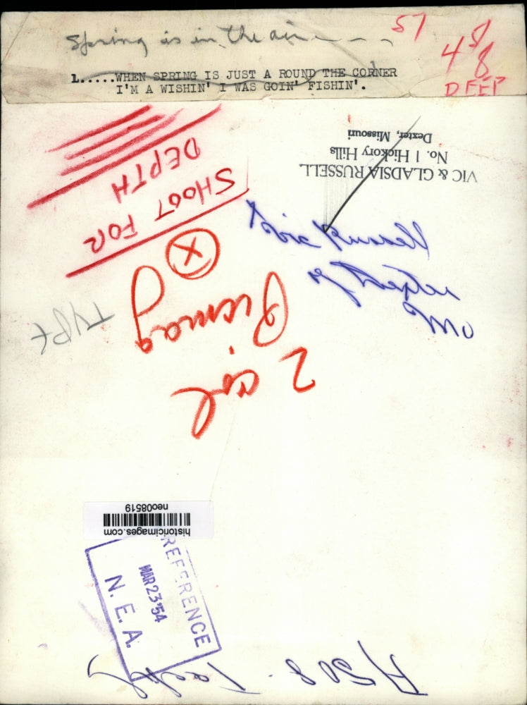 1954 Press Photo Vic Russull of Dexter, Missouri with Fishing Tackle Box