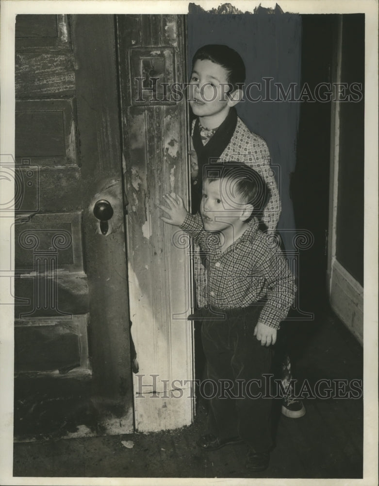 Load image into Gallery viewer, 1954 Press Photo Marshall Dyer &amp; Douglas Dyer - neo08612
