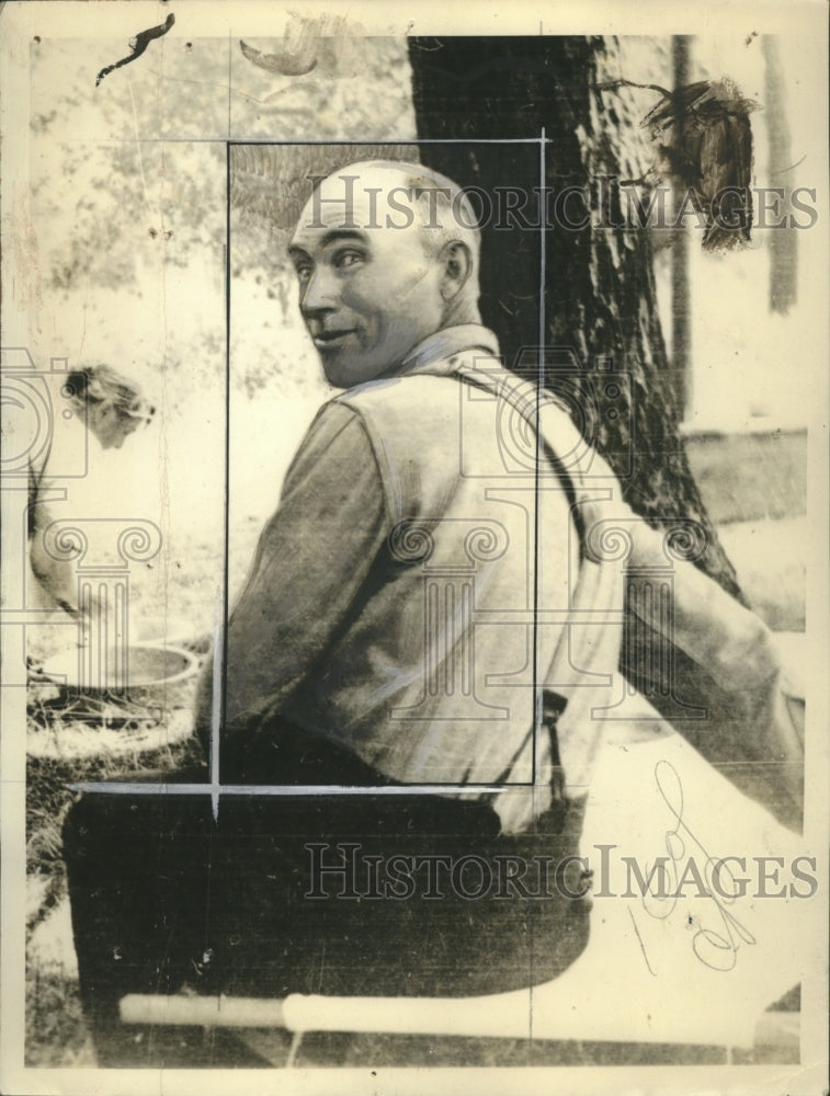 1935 Press Photo Carl. F. Holder of Battle Creek, Man with Many Ailments