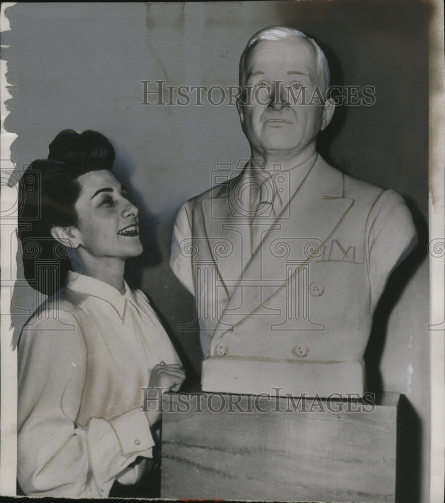 1954 Press Photo Bust of President Harry S. Truman at U.S. Senate Chamber