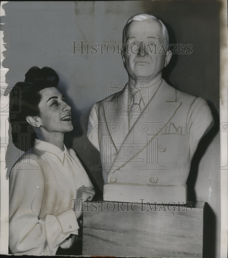 Load image into Gallery viewer, 1954 Press Photo Bust of President Harry S. Truman at U.S. Senate Chamber
