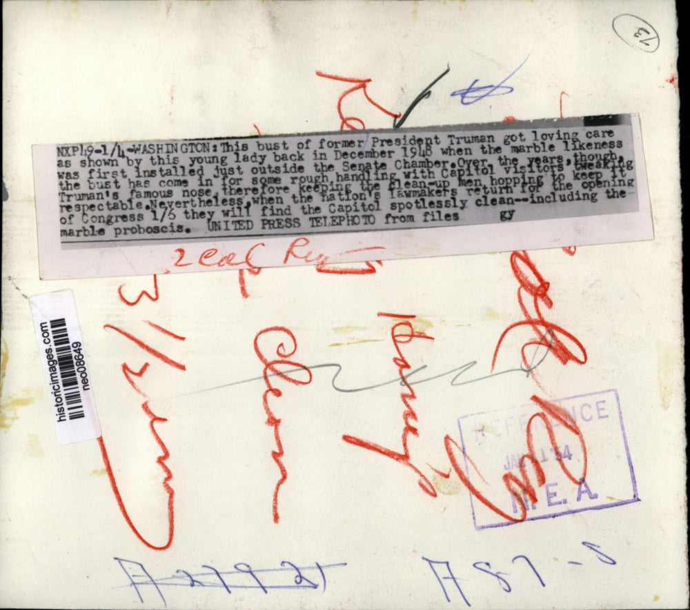 1954 Press Photo Bust of President Harry S. Truman at U.S. Senate Chamber