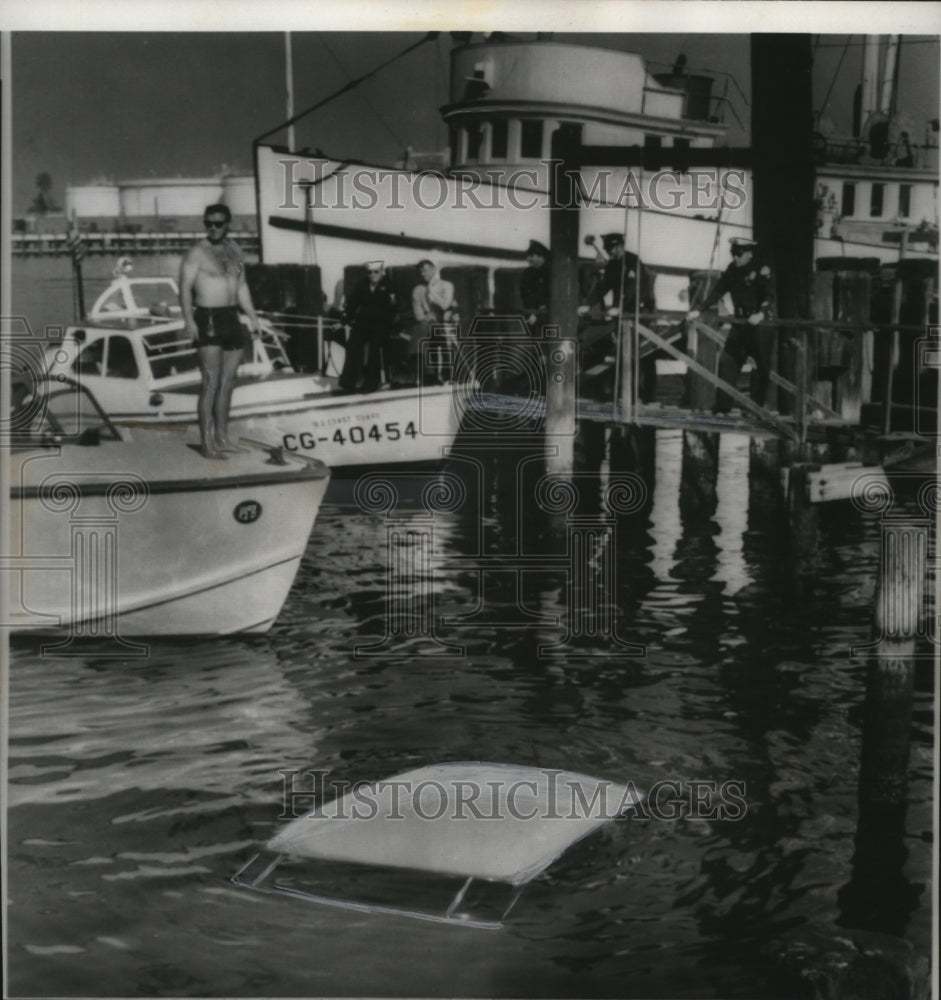 1959 Press Photo Car Submerged in Los Angeles Harbor After Richard Pote Crash