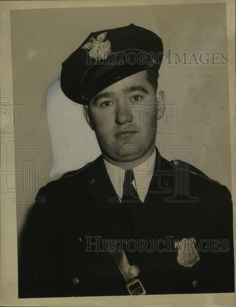 1933 Press Photo Police Patrolman Garrett Marrie - neo08727