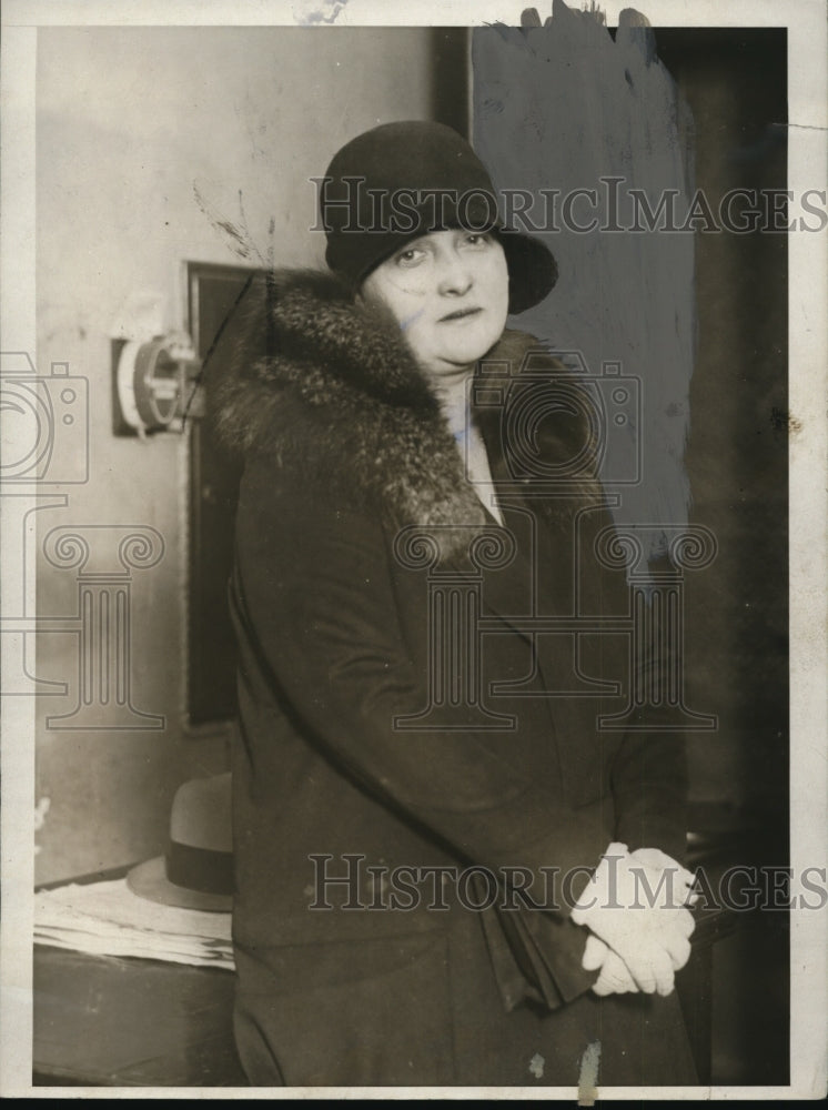 1929 Press Photo Ray H. Arnold sued by Bessie Arnold for Divorce in NYC