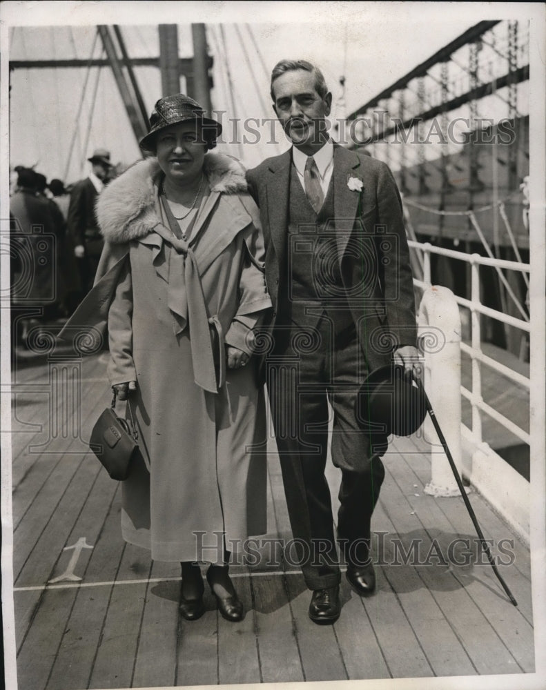 Load image into Gallery viewer, 1933 Press Photo Breckenridge Long, New US Ambassador to Italy, Bids Wife Adieu
