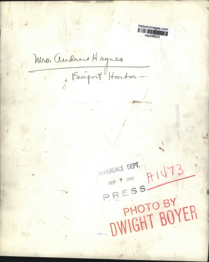 1943 Press Photo Mrs Andrew Haynes of Fairport Harbor, Ohio - neo08923