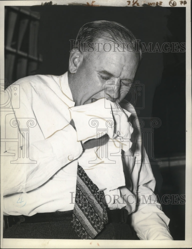 1937 Press Photo Hay Fever Sufferer - neo09267