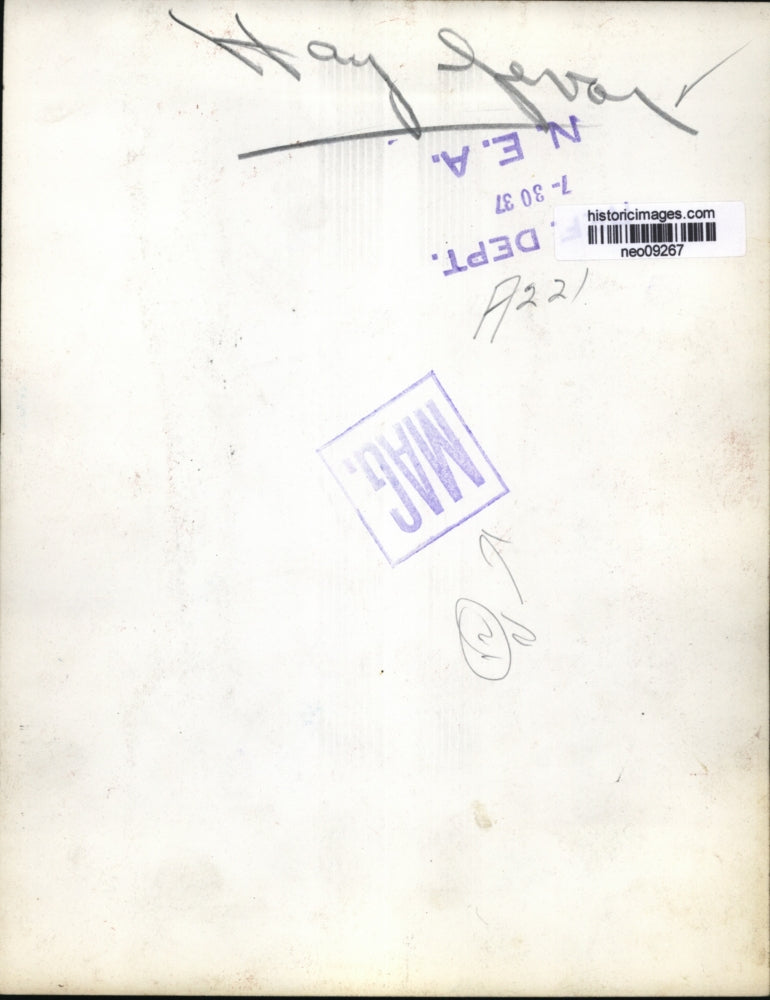 1937 Press Photo Hay Fever Sufferer - neo09267