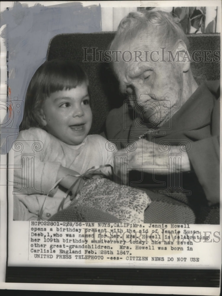 1956 Press Photo Jennie Howell, 109 Years Old, & Great-Granddaughter, California