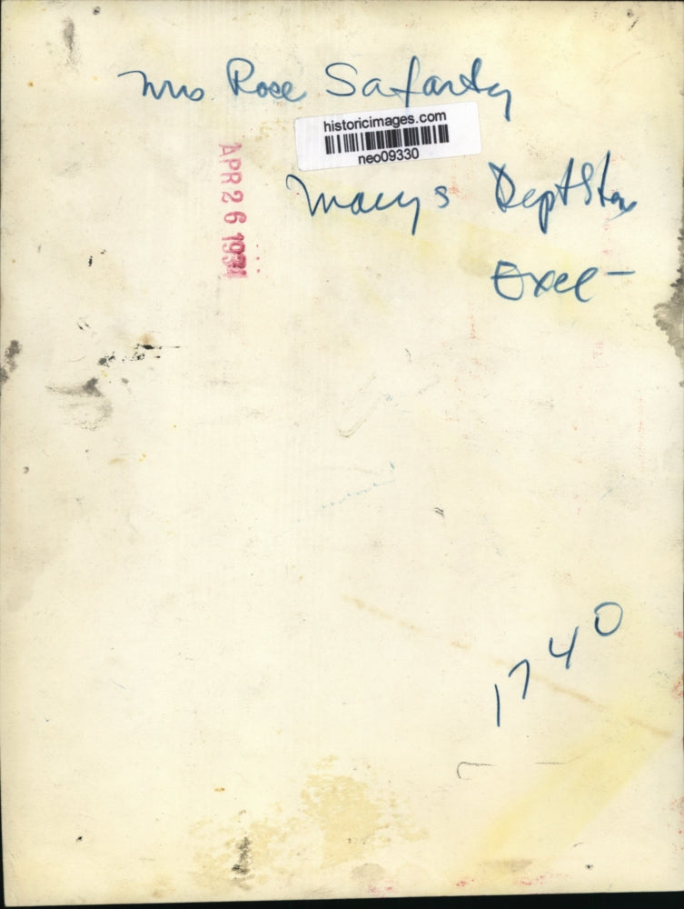 1931 Press Photo Mrs Rose Safarty of Macy's Dept. Store - neo09330