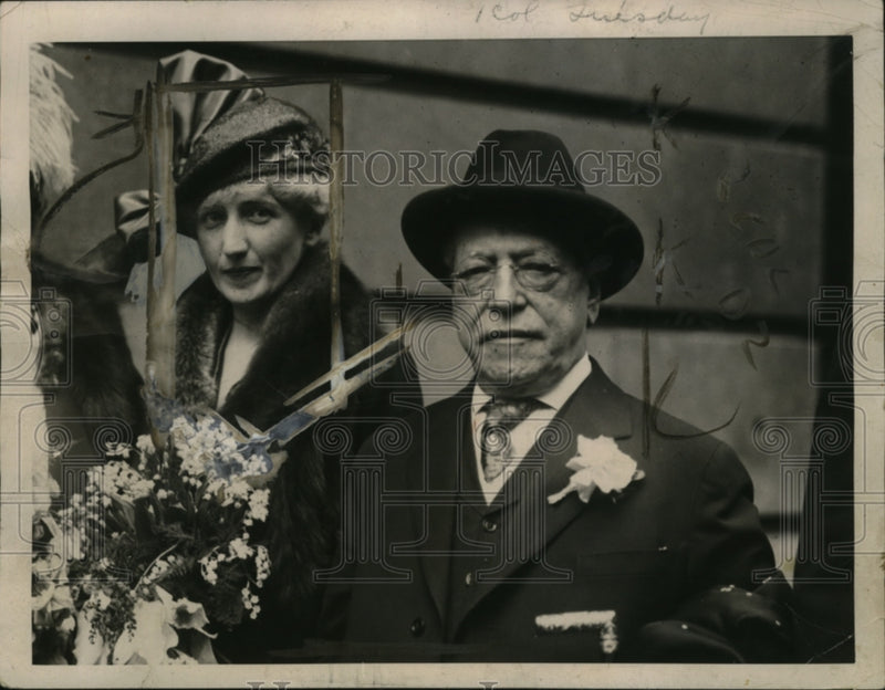 Load image into Gallery viewer, 1921 Press Photo Samuel Gompers &amp; Wife at Hotel Woodward on Wedding Day New York
