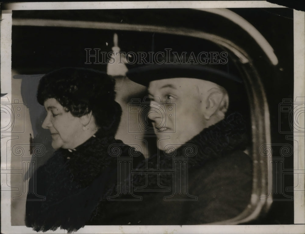 1935 Press Photo British Minister Sir Samuel Hoare Leaving Croydon Airport