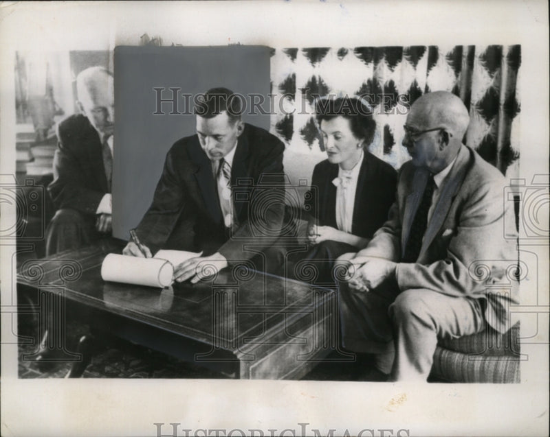 Load image into Gallery viewer, 1958 Press Photo Merle Drager Signing Contract to be Paid with Milk, Wisconsin

