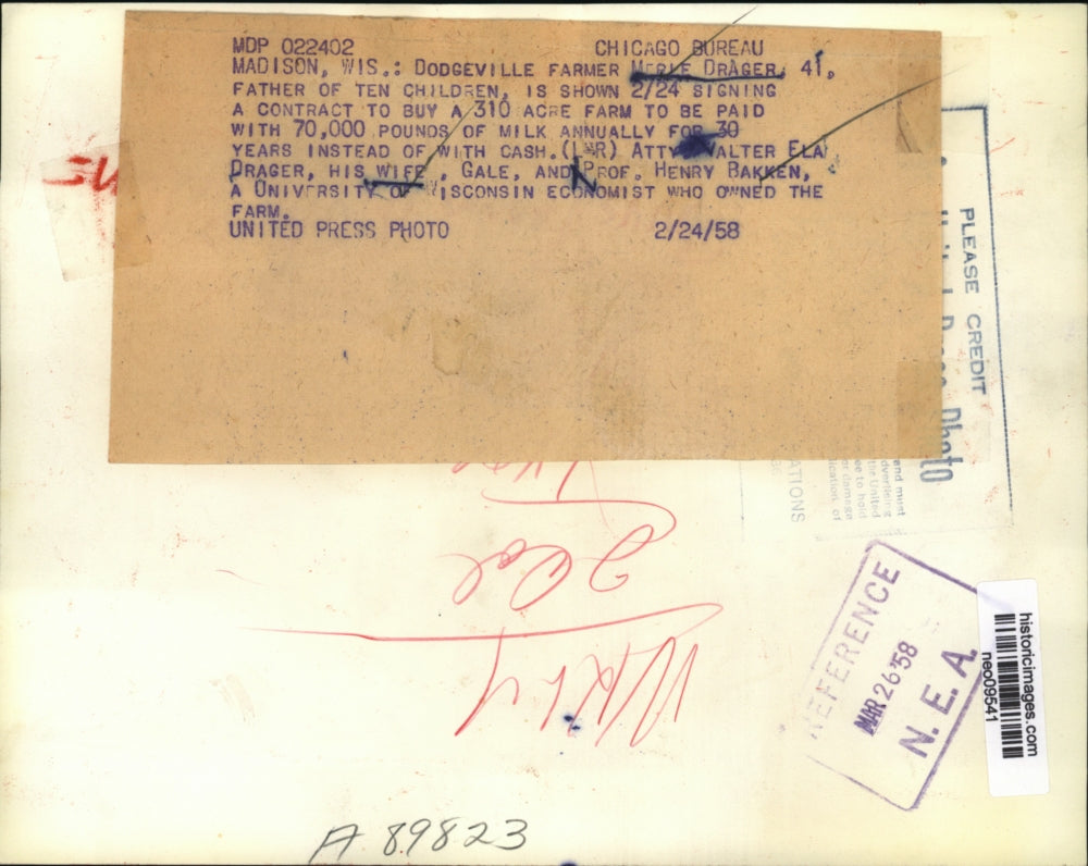 1958 Press Photo Merle Drager Signing Contract to be Paid with Milk, Wisconsin