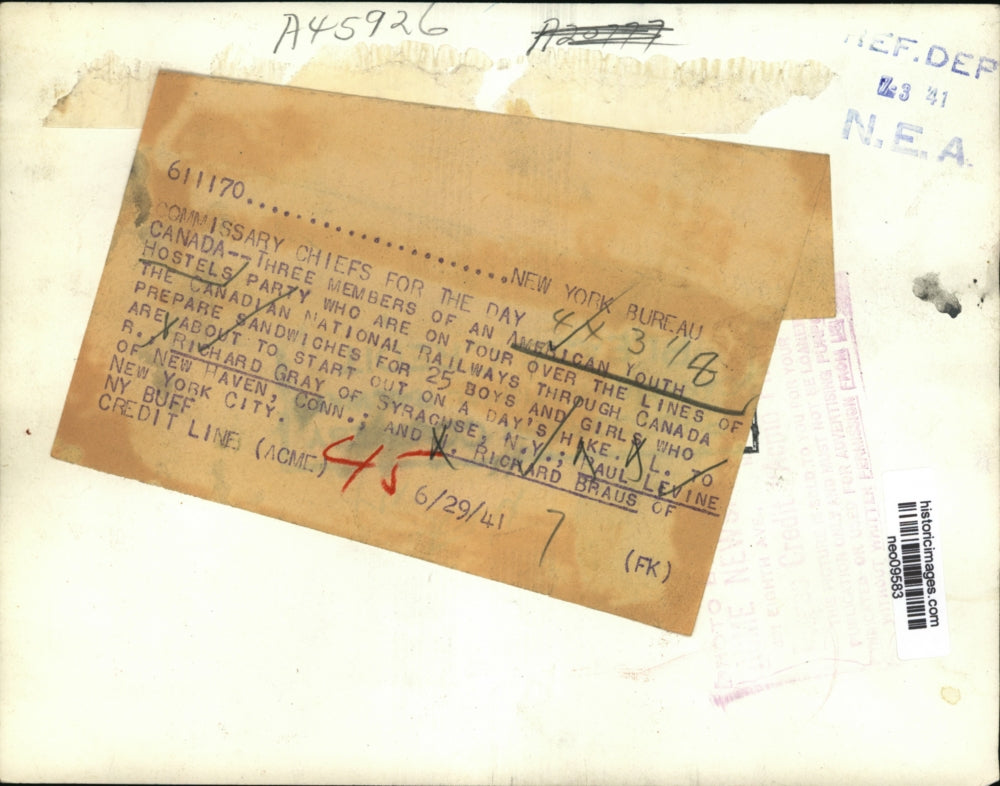 1941 Press Photo American Youth Hostels Party Making Lunch Aboard Train, Canada