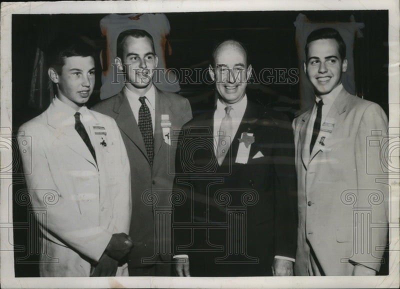 Load image into Gallery viewer, 1952 Press Photo Adlai Stevenson Governor of Illinois &amp; Sons Arrive in Houston
