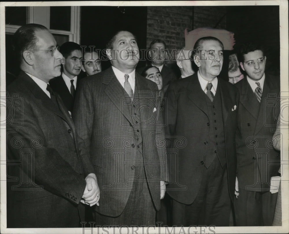 1944 Press Photo Bolivian Pres. Enrique Penaranda Holds Press Conference in DC