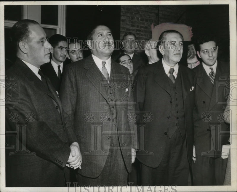 Load image into Gallery viewer, 1944 Press Photo Bolivian Pres. Enrique Penaranda Holds Press Conference in DC

