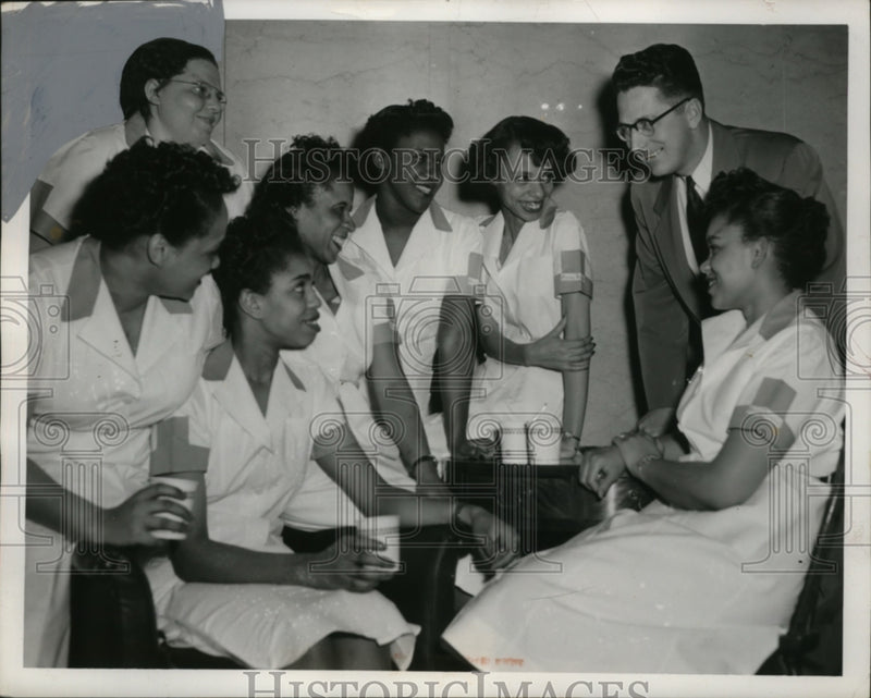 Load image into Gallery viewer, 1953 Press Photo Nurse Asst. at St. Luke Catherine Logan, Alberta Murray, Jane
