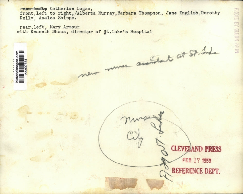 1953 Press Photo Nurse Asst. at St. Luke Catherine Logan, Alberta Murray, Jane