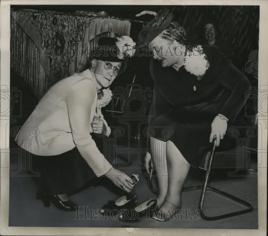 1947 Press Photo Lillie Brannaman with Convention Chairman Beatrice Trumbull