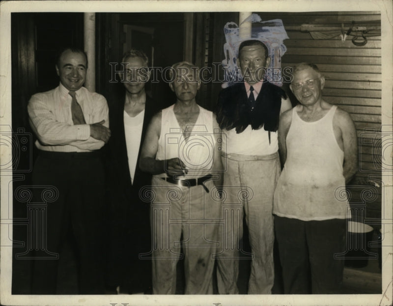 Load image into Gallery viewer, 1936 Press Photo Sam Deutech Undertaker Charles Gisnberg, Morris Wiess, Sam
