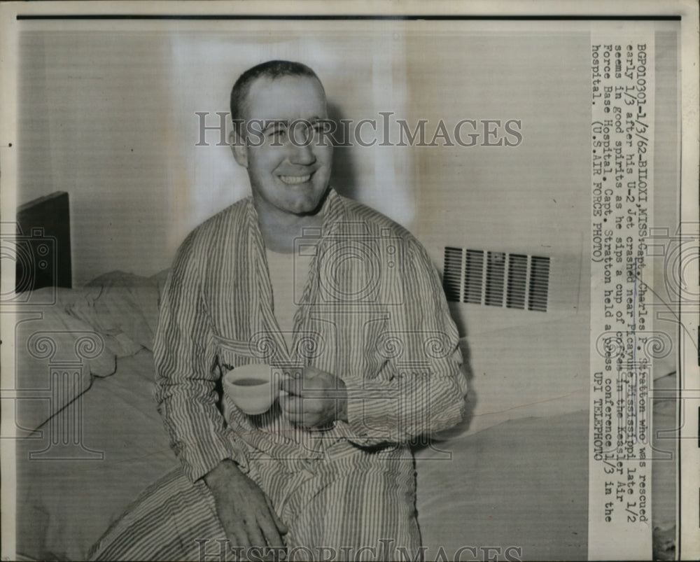 1962 Press Photo Capt. Charles P. Stratton rescued after U-2 jet crash near MS