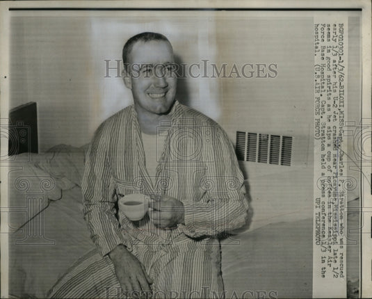 1962 Press Photo Capt. Charles P. Stratton rescued after U-2 jet crash near MS