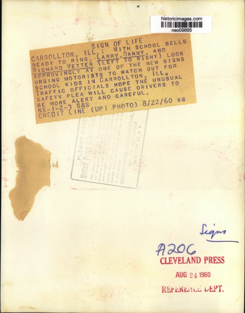 1960 Press Photo Larry, Danny & Richard Vetter look at new signage in ILL