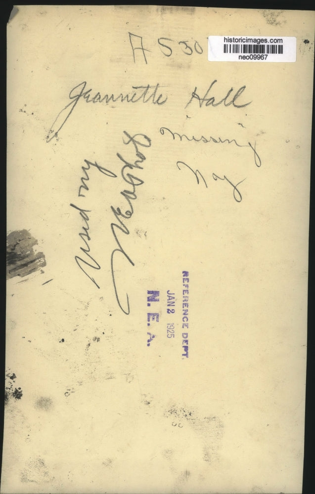 Load image into Gallery viewer, 1925 Press Photo Jeannette Hall of New York Missing - neo09967

