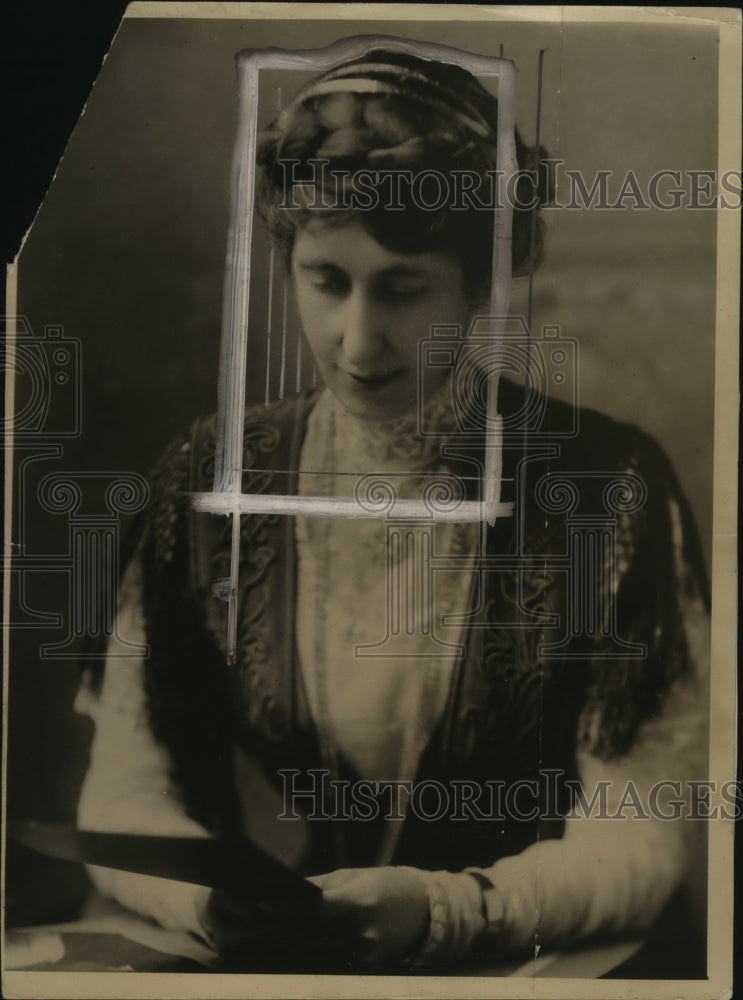 1918 Press Photo Mrs. Henry Rainey, Wife of Cong. Rainey of Il.,Helping Women