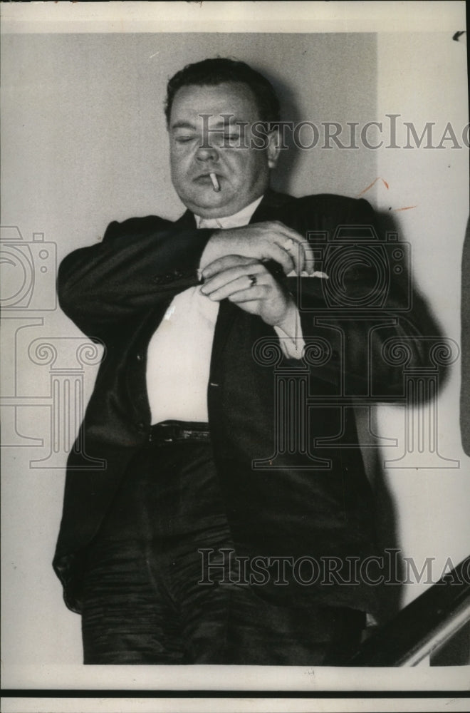 Load image into Gallery viewer, 1958 Press Photo Teamsters' Leaun Harrelson in custody about torch death case
