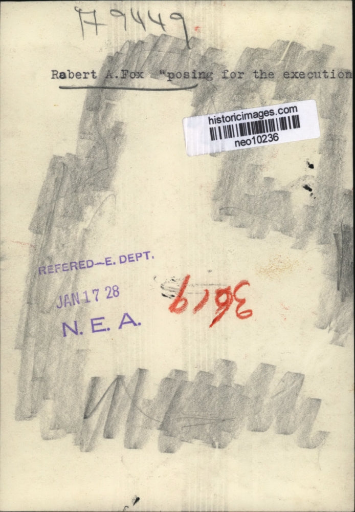 1928 Press Photo Robert A. Fox, "Posing for the Execution". - neo10236