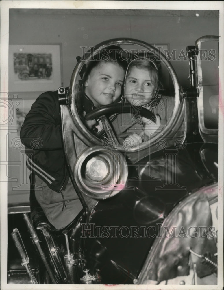 Load image into Gallery viewer, 1955 Press Photo Mark Squire, Virginia Barringer at Thompson Auto Museum
