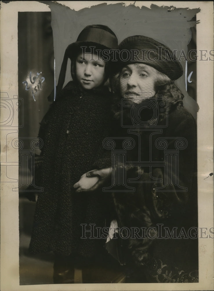 1923 Press Photo Mrs. Oscar Martelliere & Daughter Merlyn of Murdered Broker