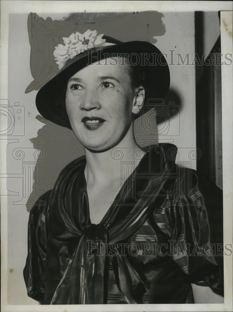 1934 Press Photo Martha Selbergoff, Maid Suing Allan Ryan, Sr. - neo10584