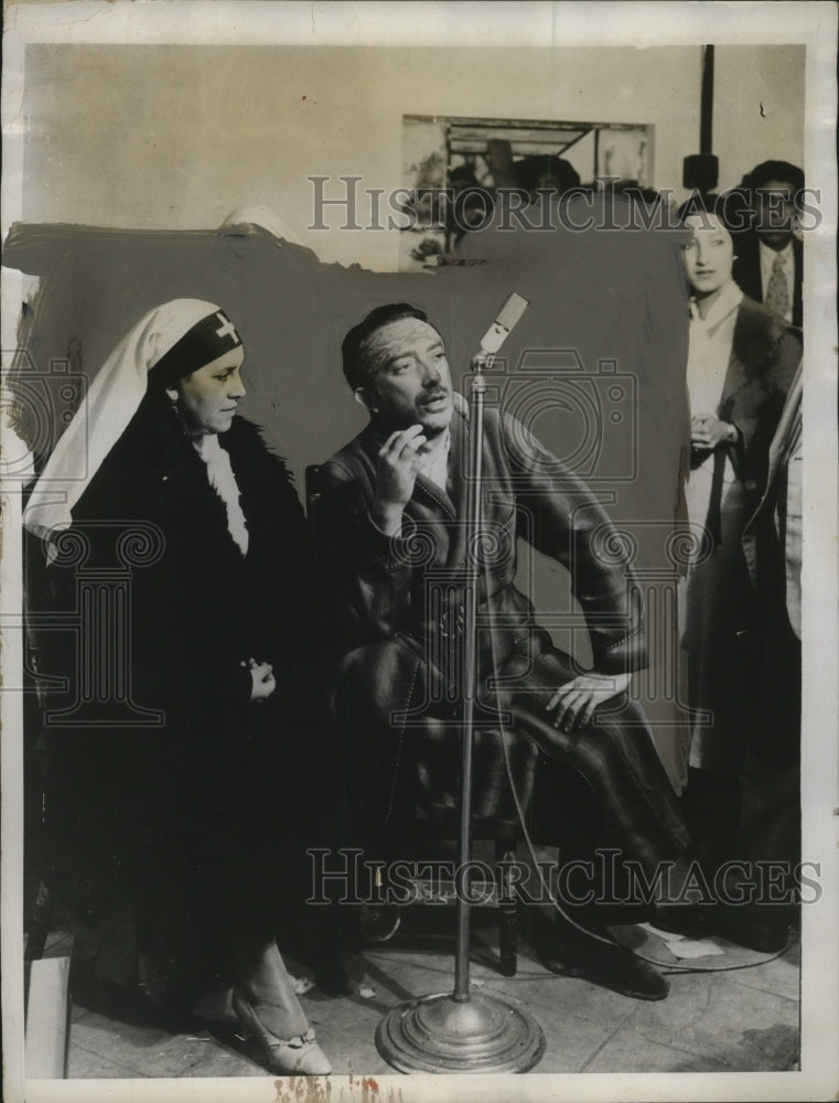 Load image into Gallery viewer, 1934 Press Photo Announcer Navarette at XEAL Radio Hunger Strike, Mexico City
